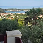 Apartman With Parking Space Palit, Rab - 24756 *