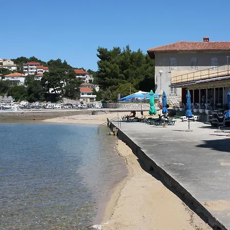 Apartman With Parking Space Palit, Rab - 24756 *